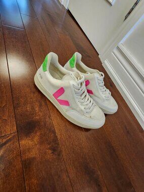 Veja V-12 B-Mesh women's sneakers in size US 7